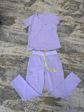 FIGS “Lavender Dew” Scrub Set